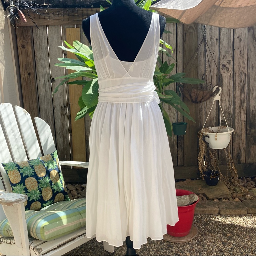 Banana Republic; Size 6  White, summer dress, lined, 100% cotton, NWOT, EC